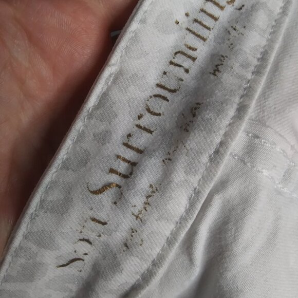 Soft surroundings white with silver gray animal print pull on pants  size 2X - Picture 6 of 16